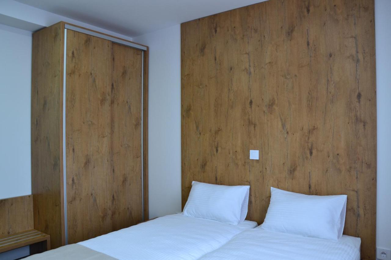 Atos Centar Apartment Celinac Bagian luar foto
