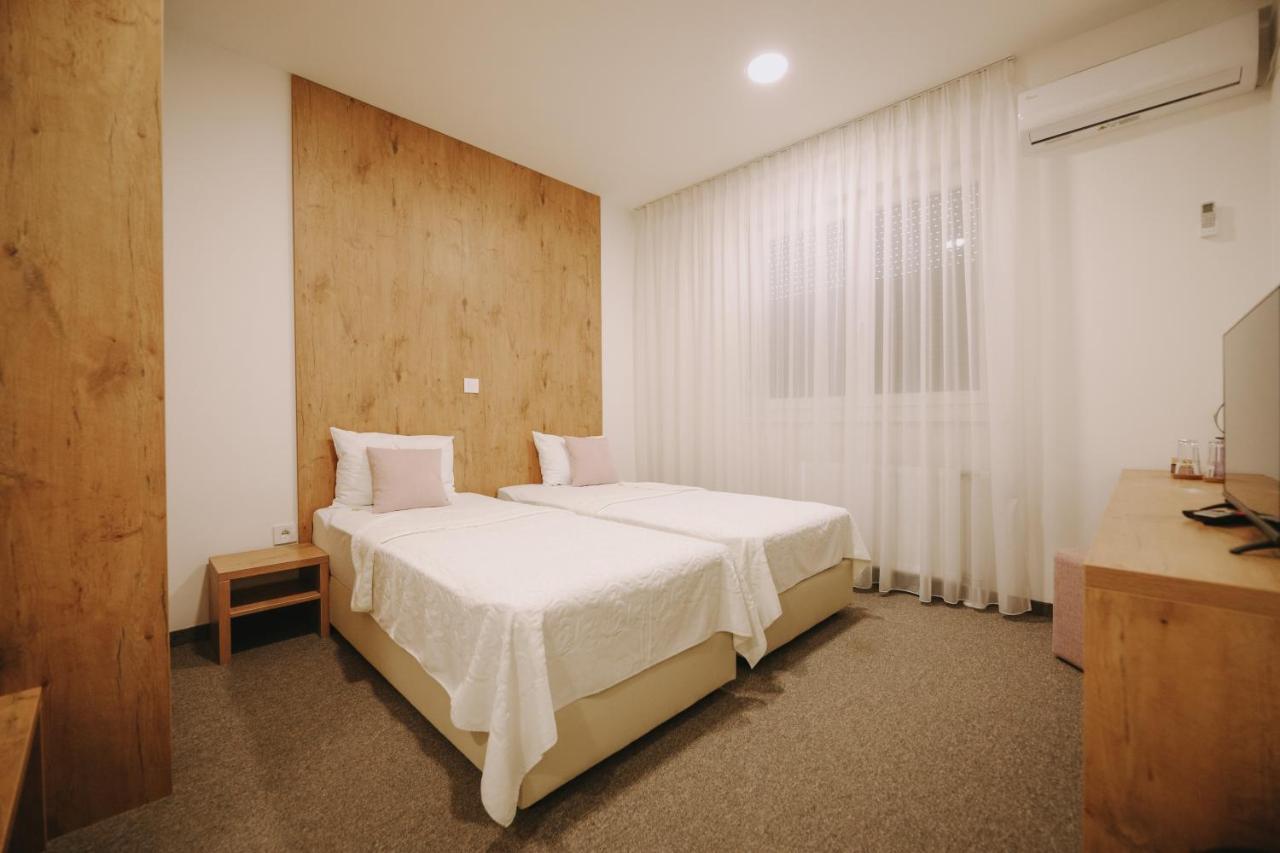 Atos Centar Apartment Celinac Bagian luar foto